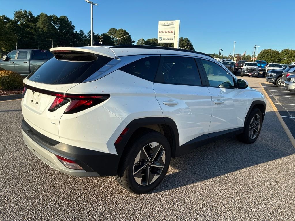 Used 2025 White Hyundai SEL image 5