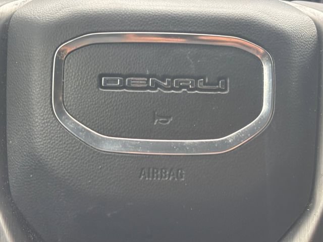 Used 2022 White Frost Tricoat GMC Denali image 12