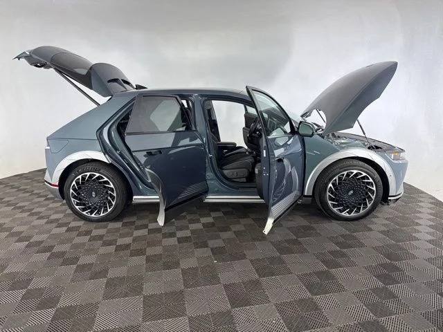 Used 2024 Green Hyundai Limited image 17