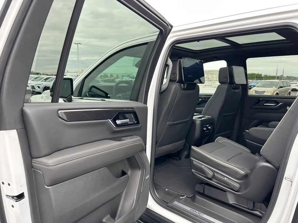 New 2026 Summit White GMC Elevation image 35