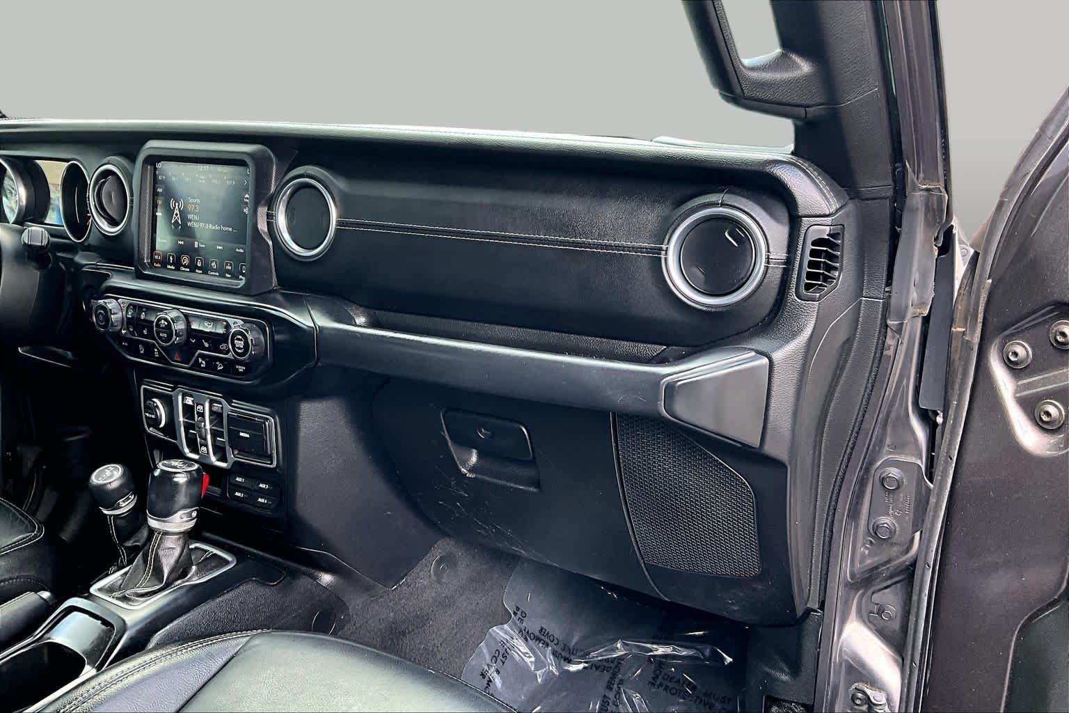 Used 2018 Granite Crystal Metallic Clearcoat Jeep Sahara image 18