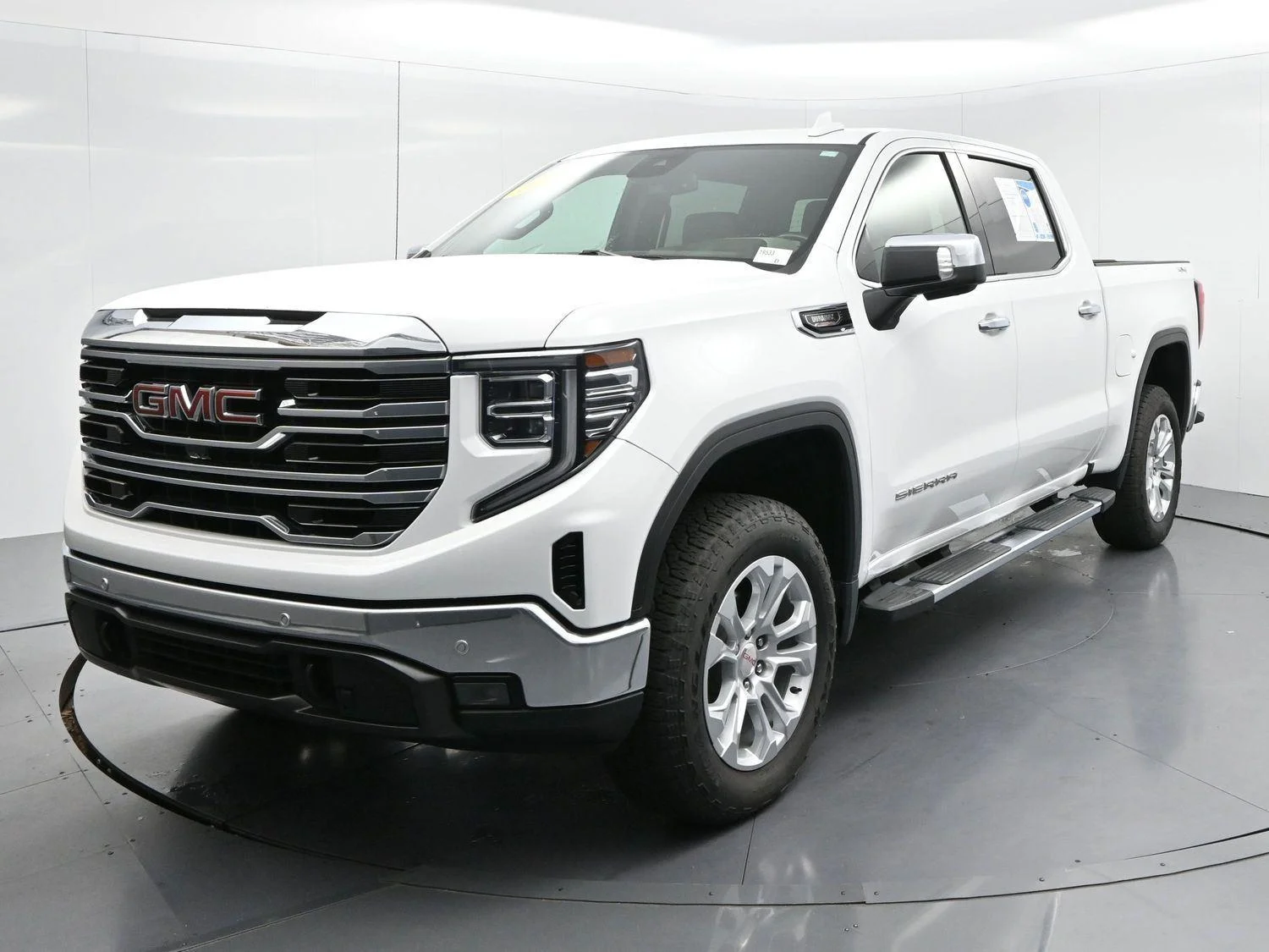Used 2023 Summit White GMC SLT image 3