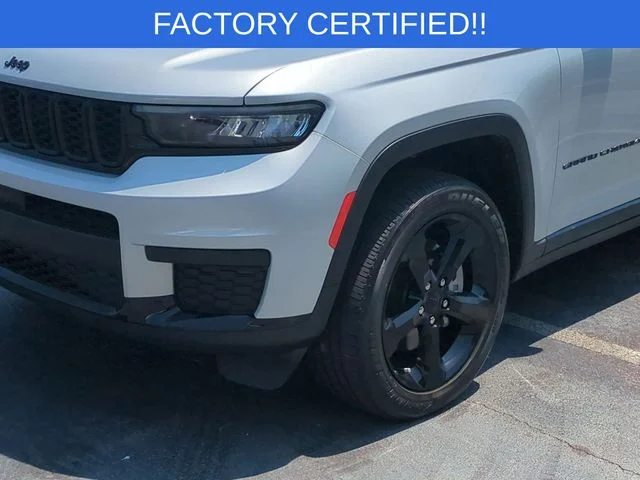 Used 2023 Silver Jeep Altitude image 9