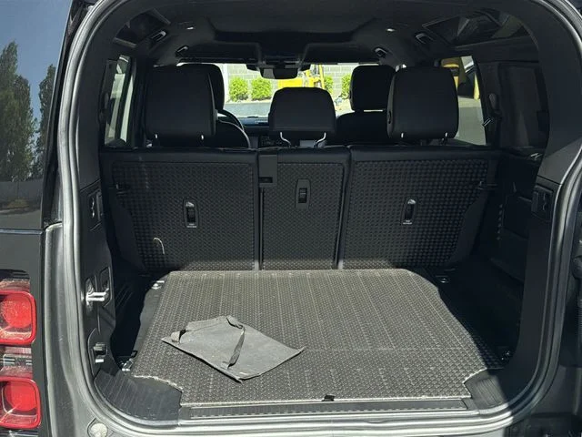 Used 2023 White Land Rover S image 38