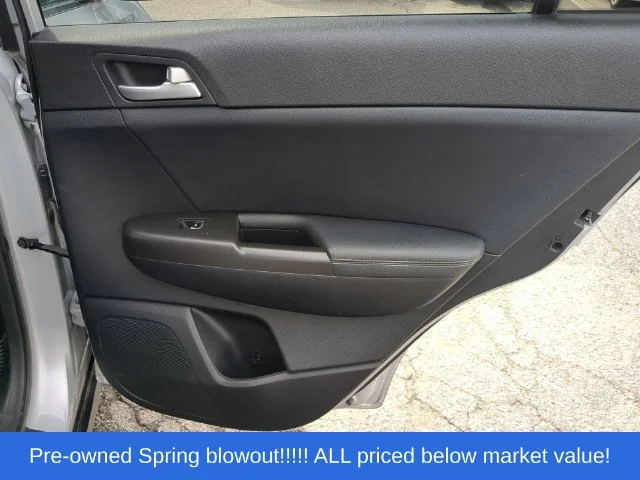 Used 2017 Silver Kia EX image 38