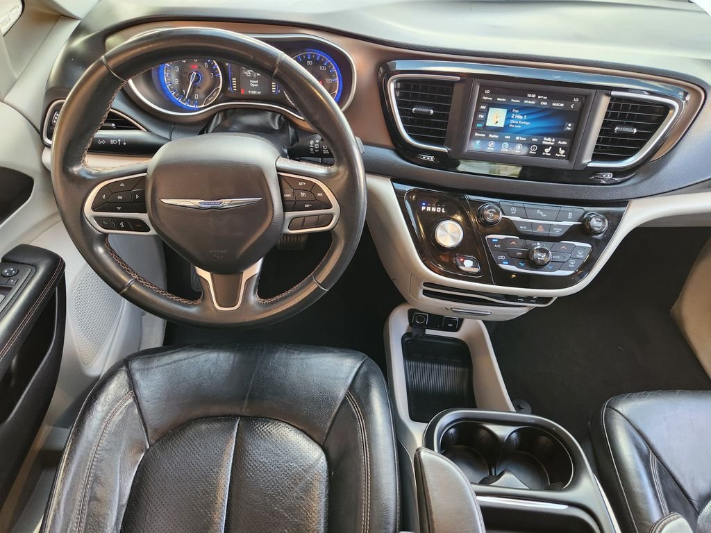 Used 2018 Billet Silver Metallic Clearcoat Chrysler Touring L image 29