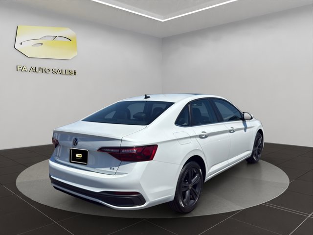 Used 2024 White Volkswagen SE image 7