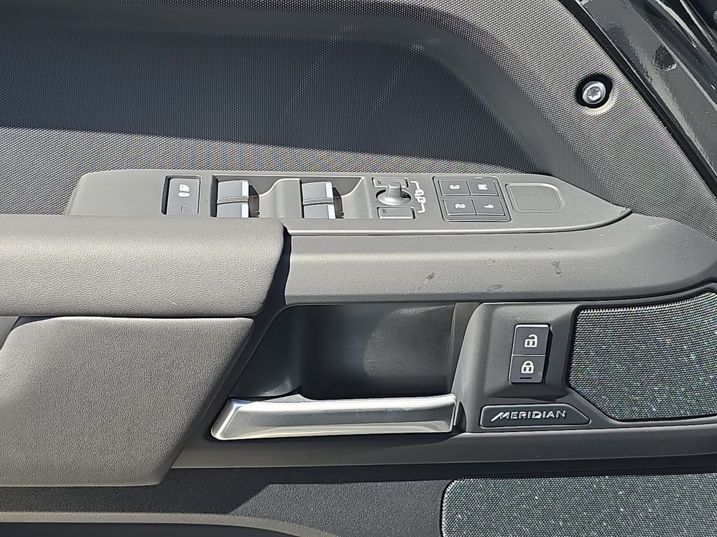 New 2026 Santorini Black LAND ROVER S image 28