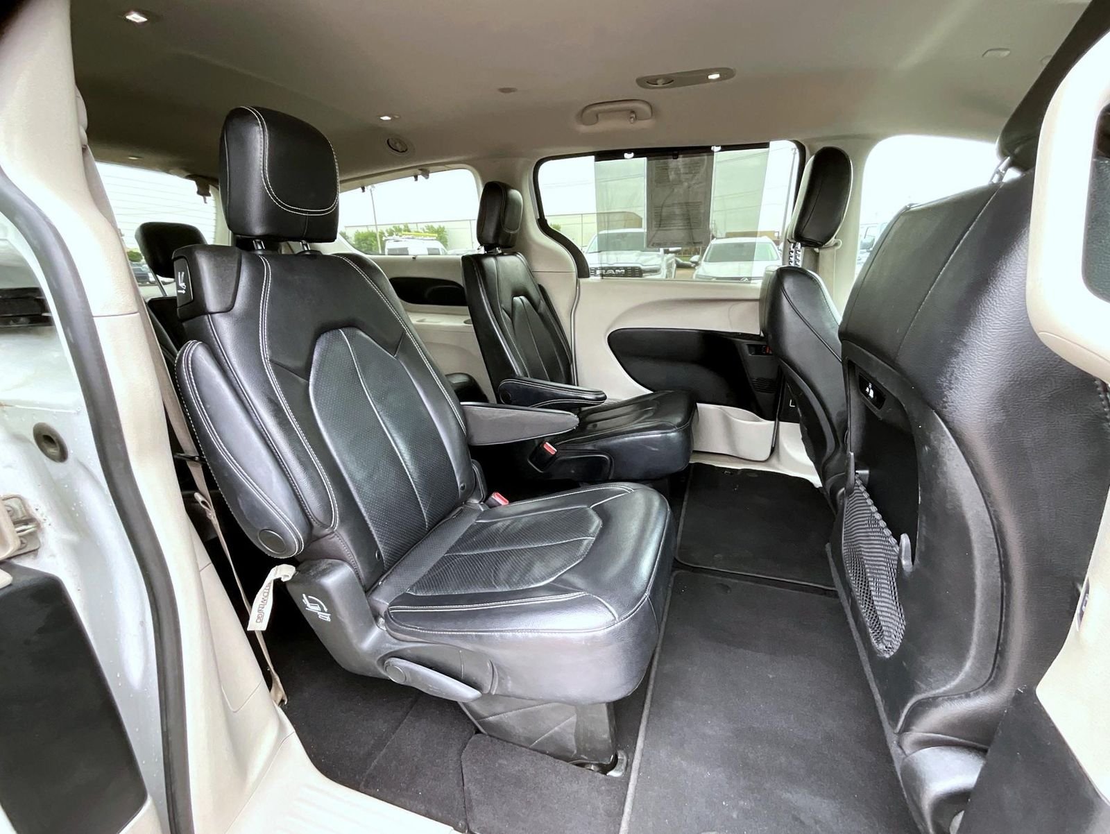 Certified Used 2022 White Chrysler Touring L image 18
