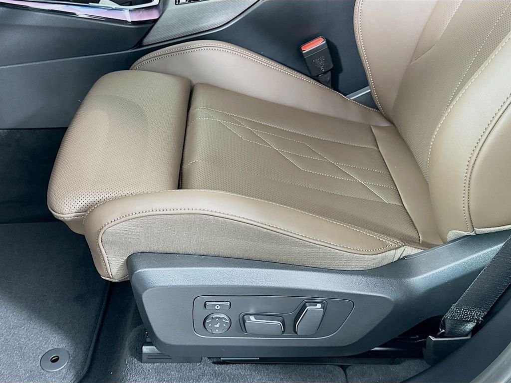 New 2026 Mineral White Metallic BMW 30 xDrive image 21
