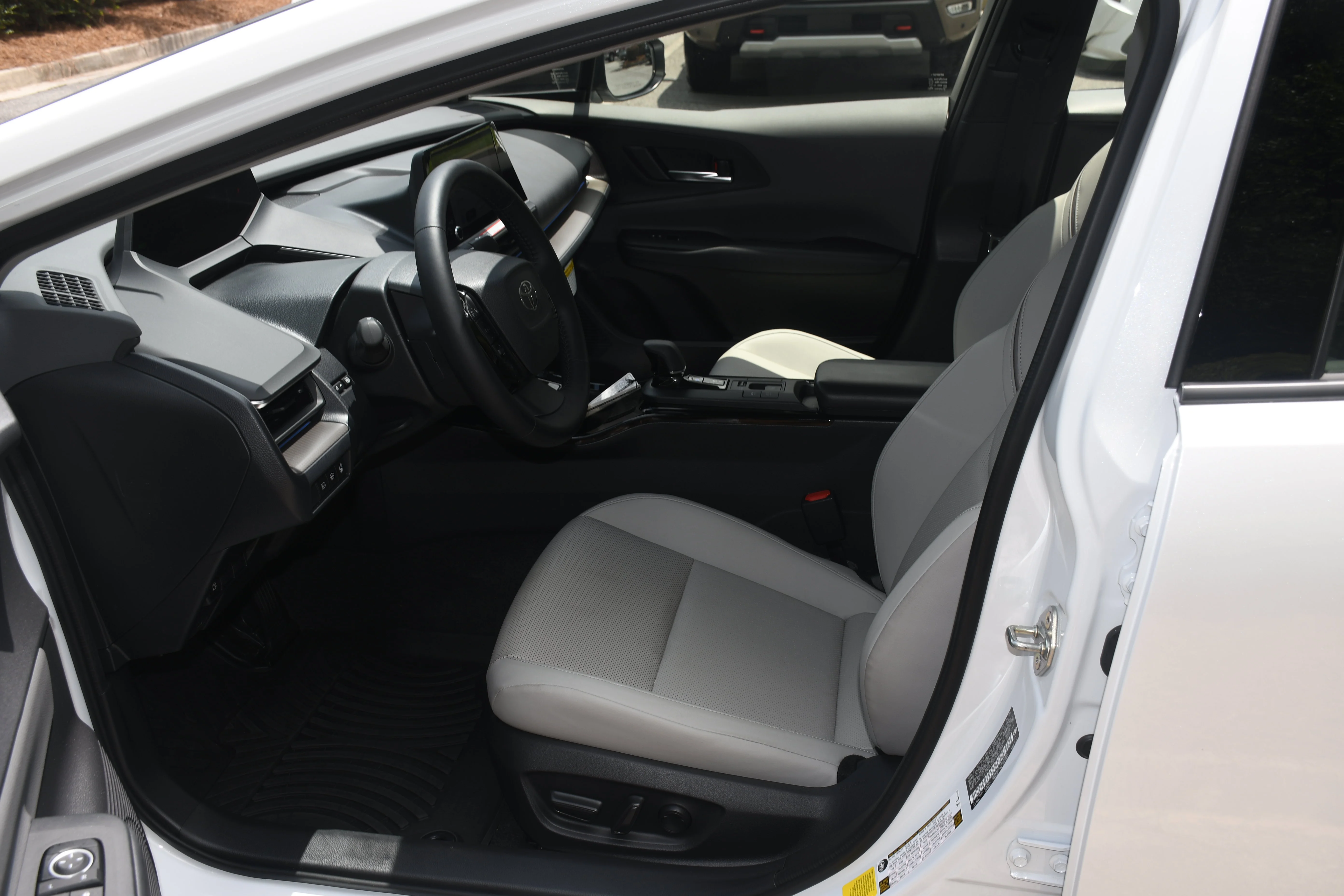 Used 2025 Beige Toyota XLE image 7