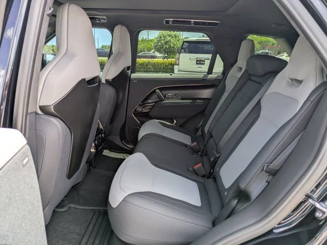 Used 2025  Land Rover SV Edition Two image 13