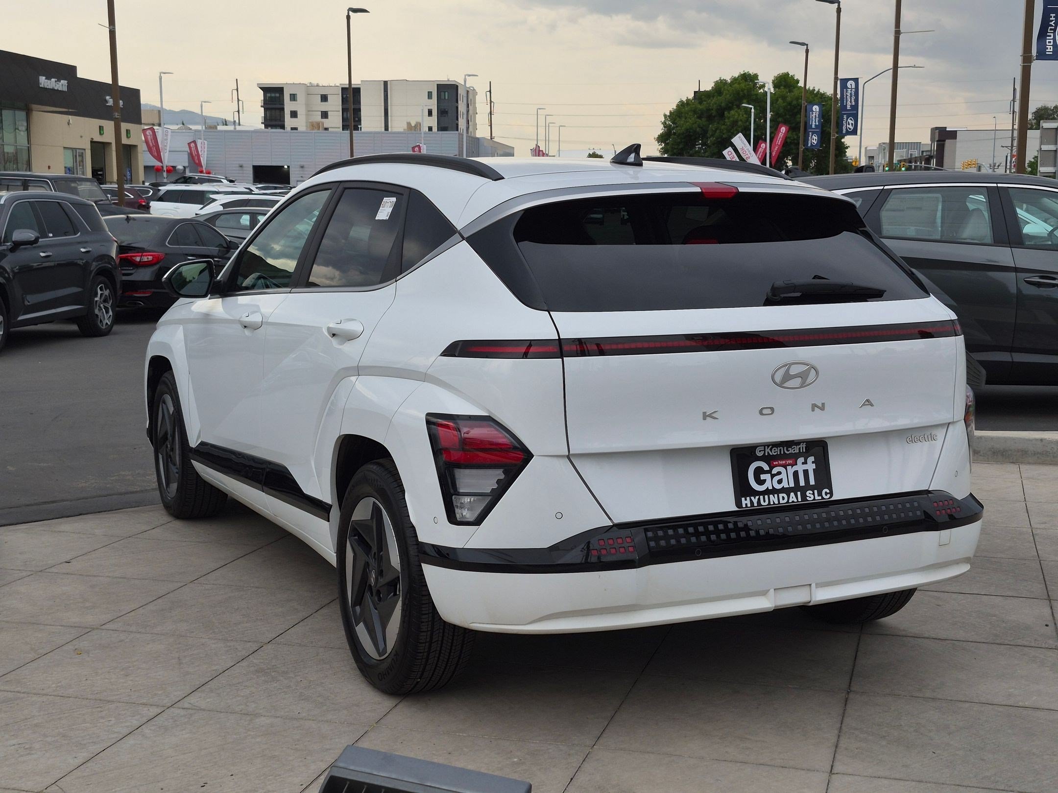 Certified Used 2024 Atlas White Hyundai Limited image 7