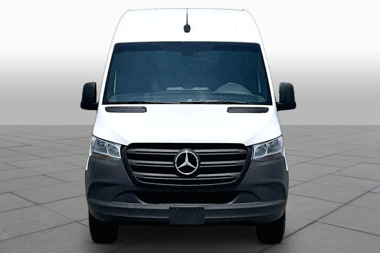 Used 2024 Arctic White Mercedes-Benz  image 4