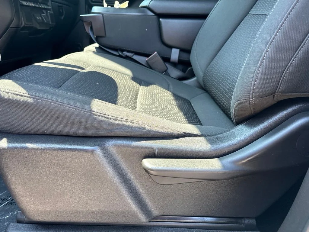 Used 2021 White Chevrolet Custom image 16
