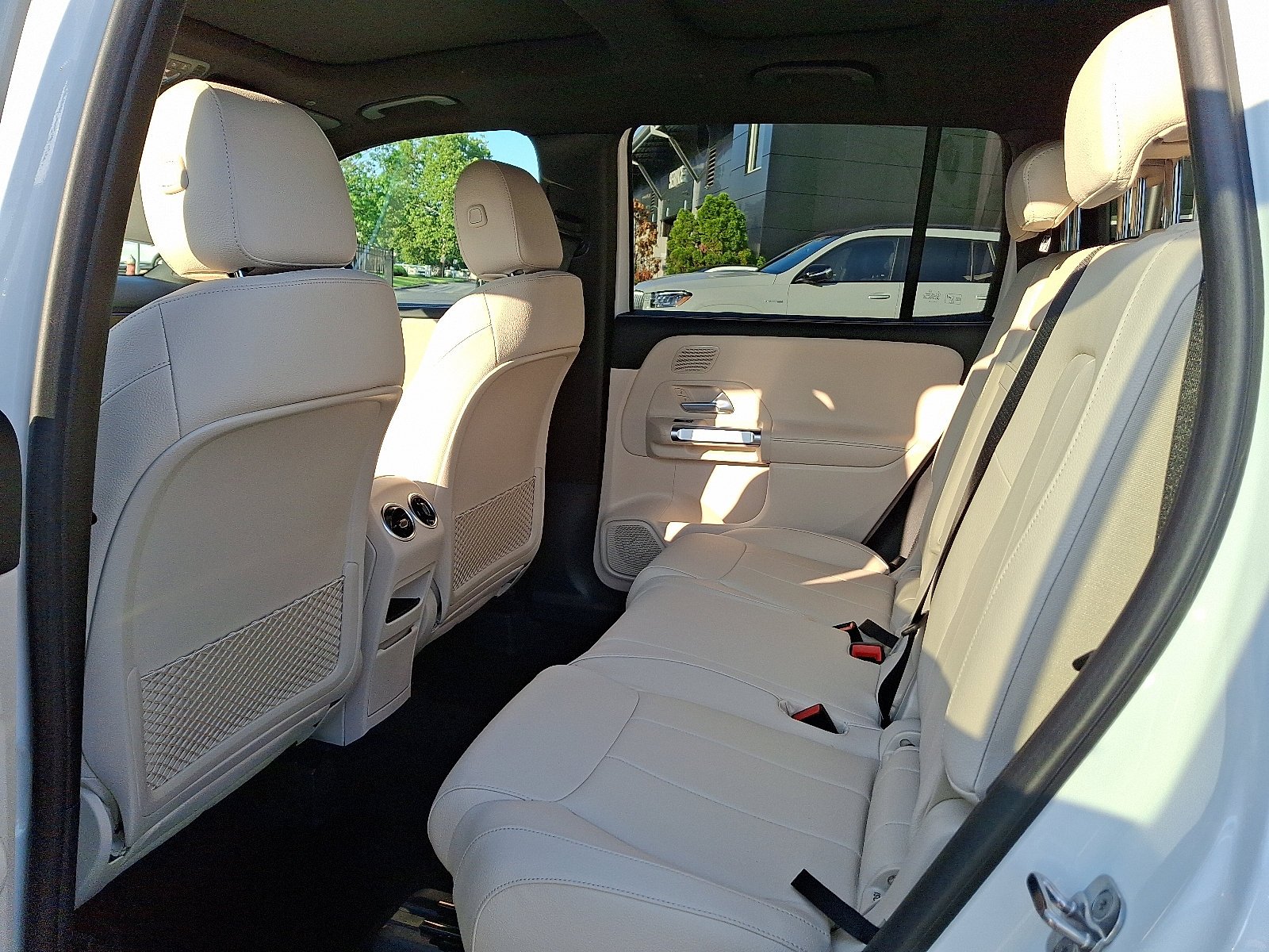 New 2026 Polar White Mercedes-Benz GLB 250 image 6