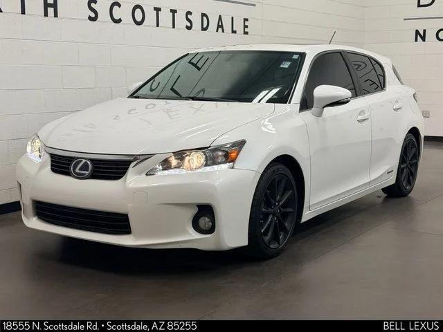 Used 2013  Lexus 200h image 9