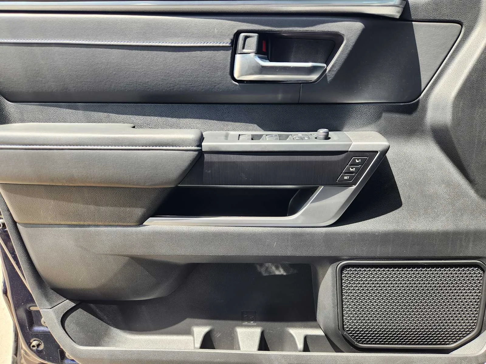 2023 Toyota Sequoia Platinum - Photo 22
