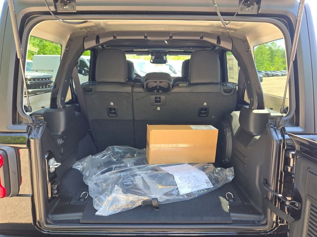 New 2026 Black Clearcoat Jeep Rubicon image 18