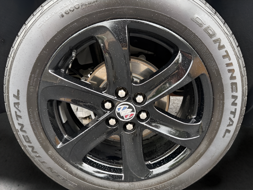 Used 2023 White Buick Essence image 9