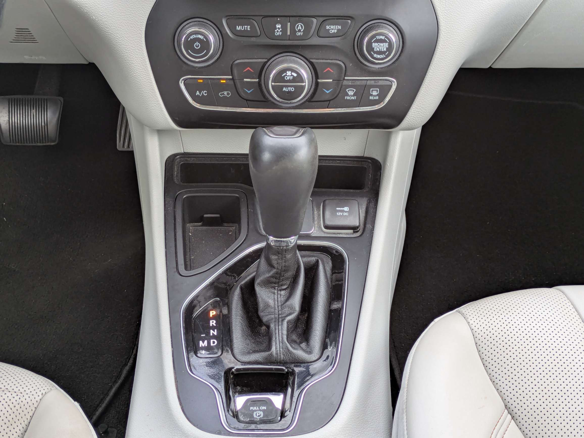 Used 2019 Granite Crystal Metallic Clearcoat Jeep Limited image 23