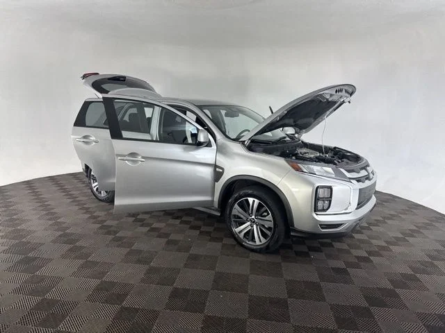 Used 2024 Black Mitsubishi  image 12