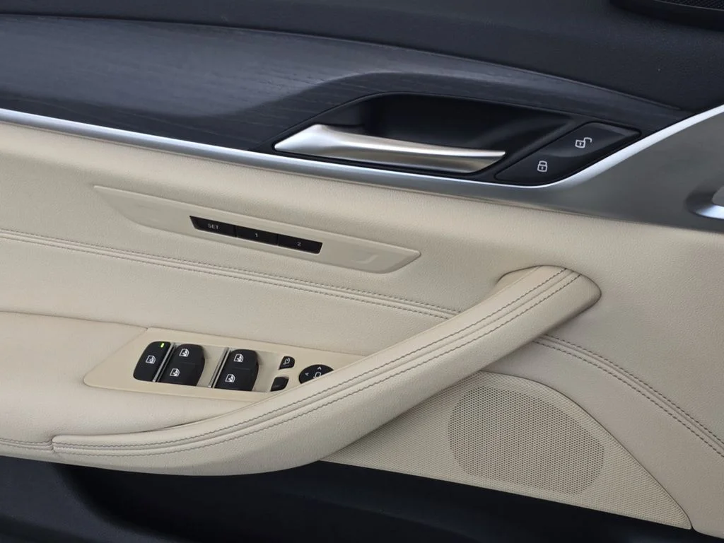 Used 2022 Mineral White Metallic BMW 530i xDrive image 27