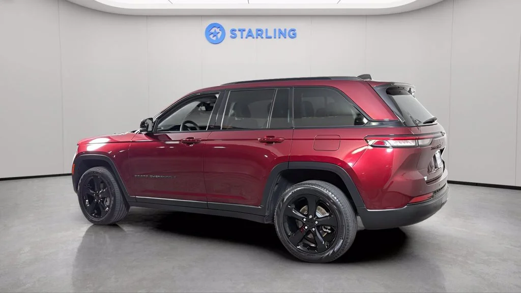 Used 2023 Red Jeep Limited 4x2 image 4