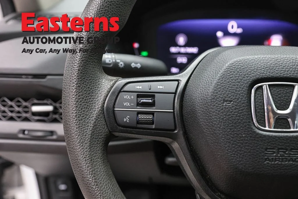 Used 2023 White Honda EX image 15