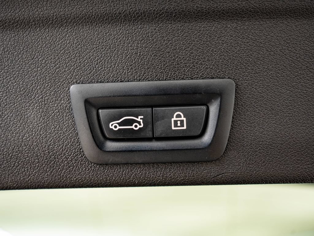 Used 2021 Black Sapphire Metallic BMW M50i image 21
