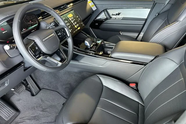New 2026 Santorini Black Land Rover SE image 9
