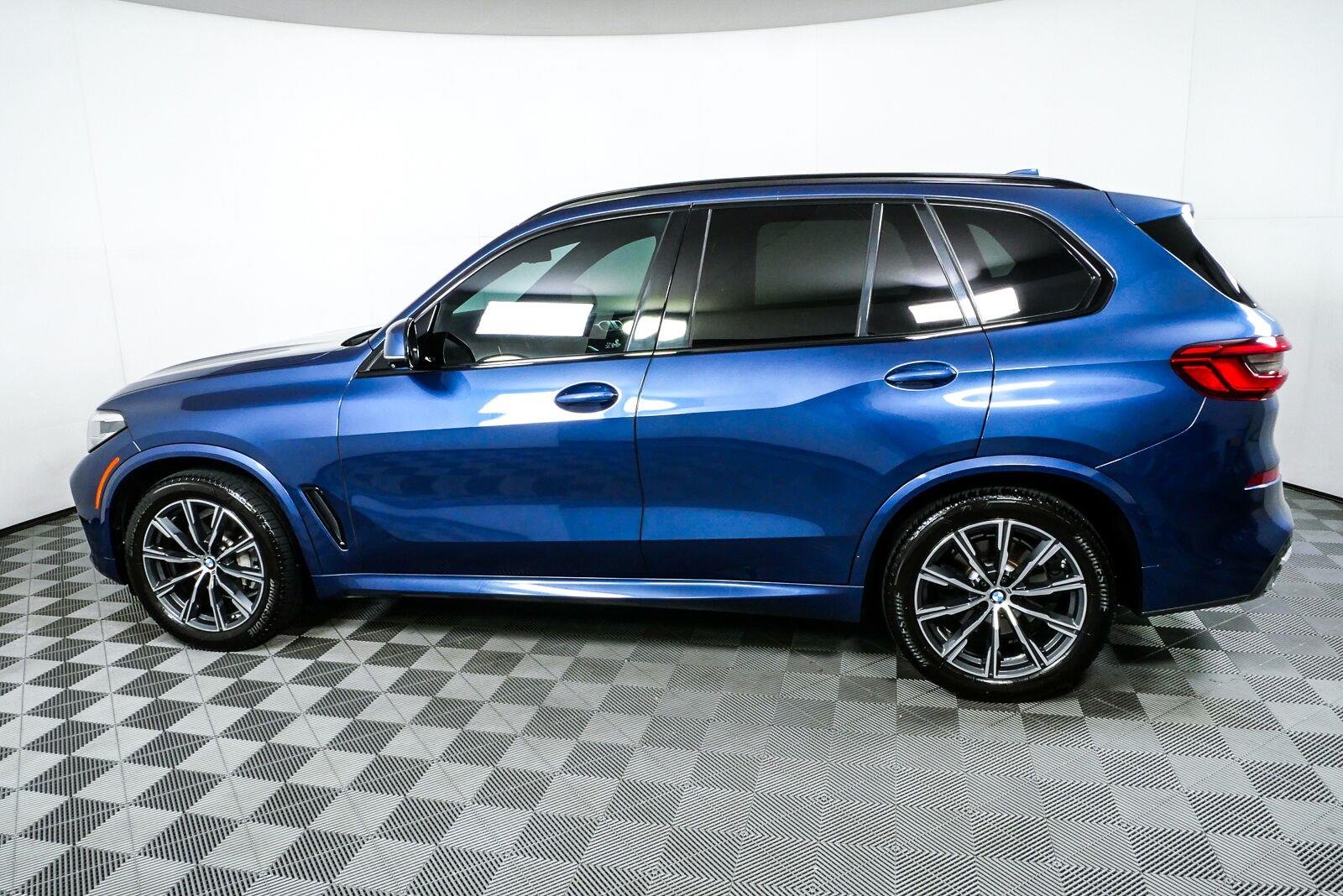 Used 2019 Tanzanite Blue II Metallic BMW xDrive40i image 30
