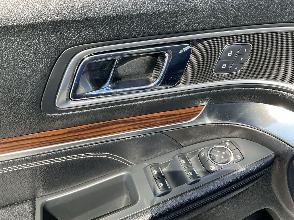 Used 2017 Silver Ford Limited image 13