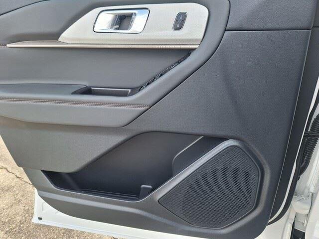 New 2026 Star White Metallic Tri-Coat Ford Active image 23