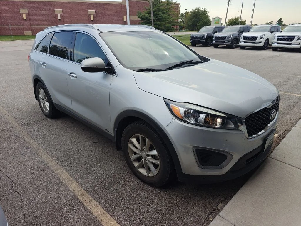 Used 2017 Kia Sorento LX with VIN 5XYPGDA36HG289448 for sale in Olathe, KS