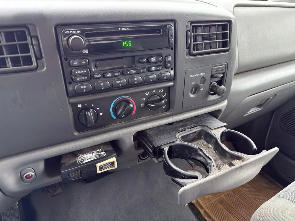 Used 2004 White Ford  image 29