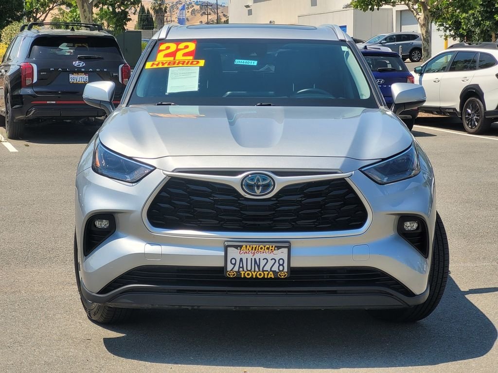 Used 2022 Silver Toyota XLE image 2