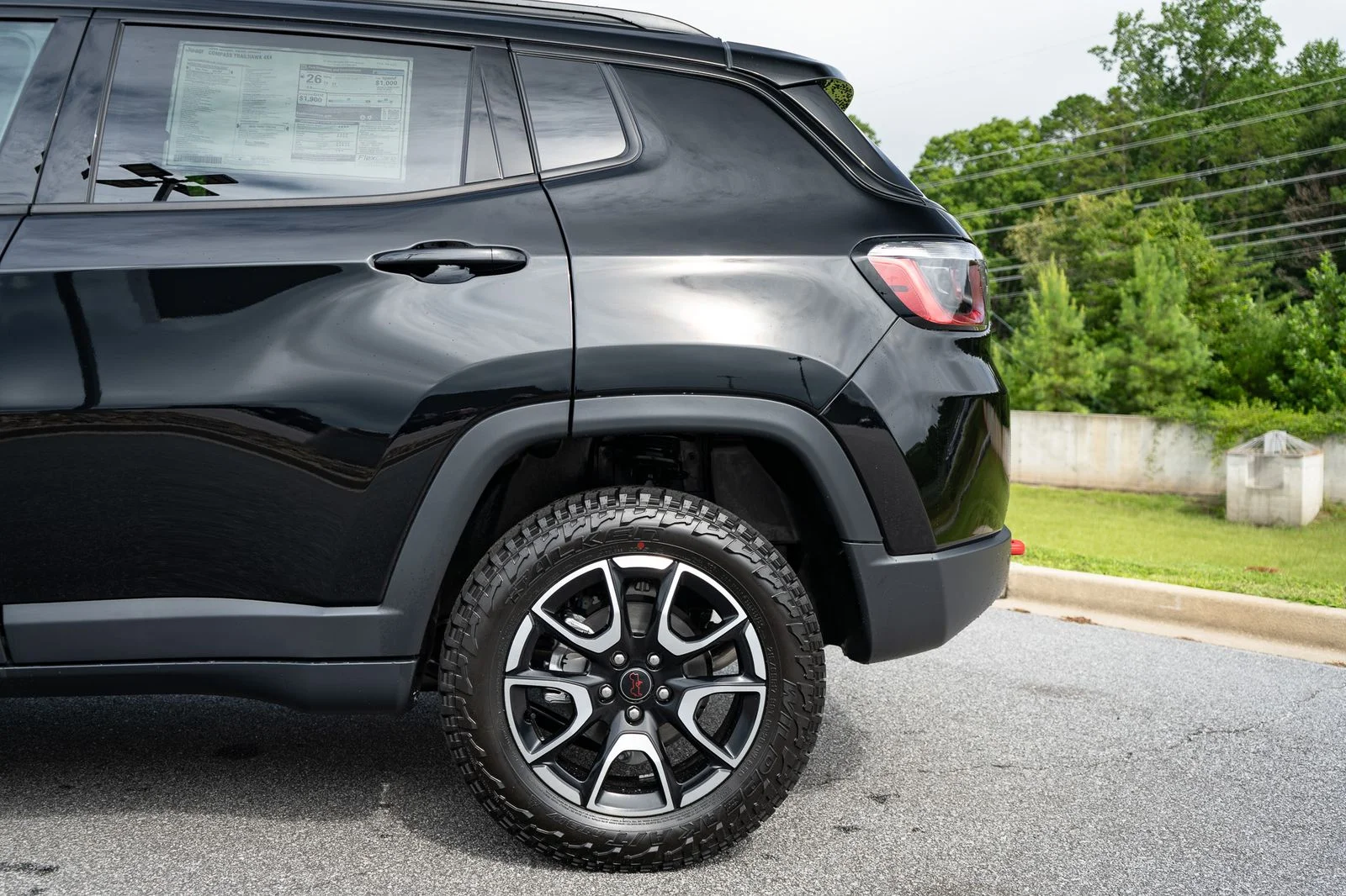 New 2026 Diamond Black Crystal Pearl-Coat Exterior Paint Jeep Trailhawk image 6