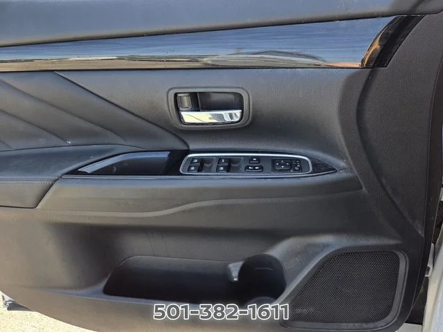 Used 2018 White Mitsubishi SEL image 30