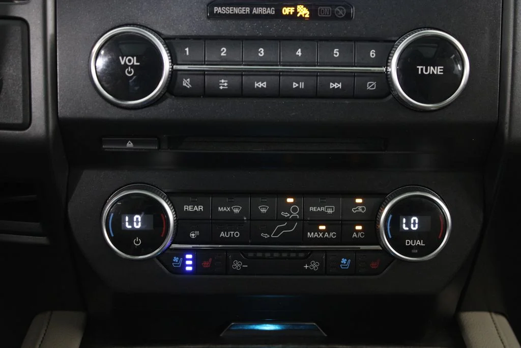Used 2018 White Ford Limited image 22