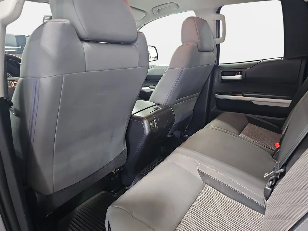Used 2014 Silver Toyota SR5 image 13