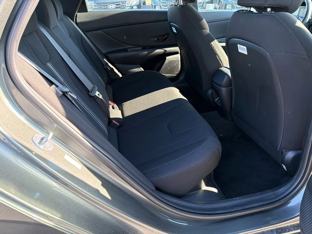 Used 2025 Gray Hyundai SEL Sport image 15