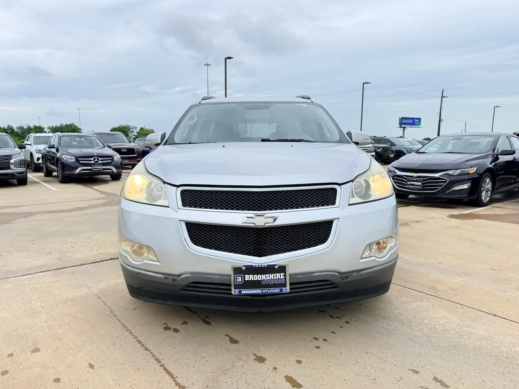 Used 2011 Silver Ice Metallic Chevrolet LT w/1LT image 2