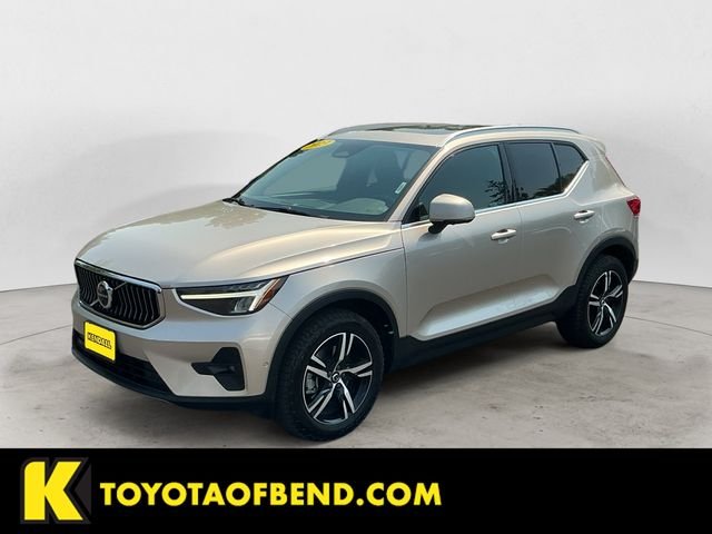 2023 Volvo XC40 B5 Plus Bright Theme