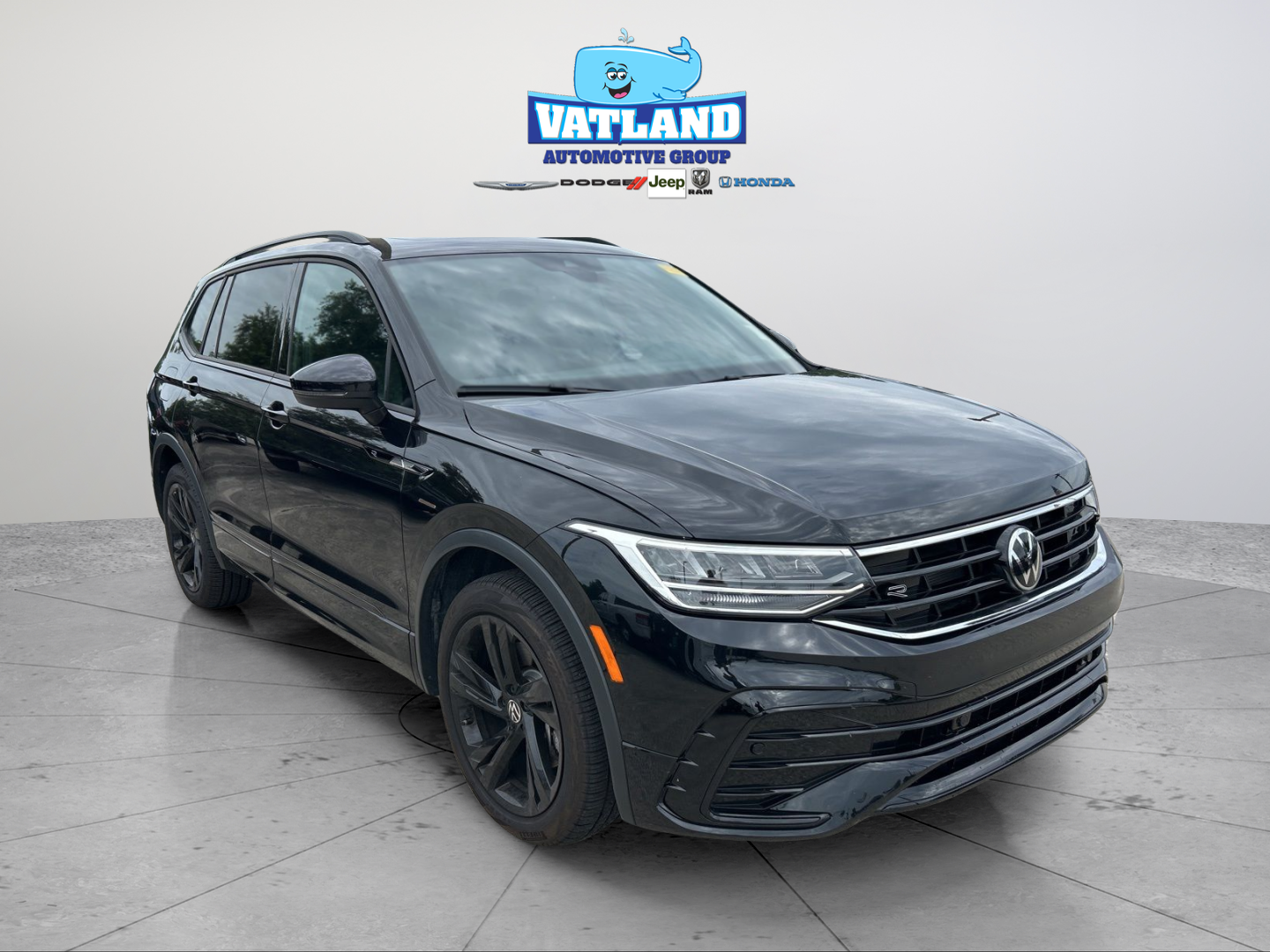Used 2024 Black Volkswagen 2.0T SE R-Line Black image 9