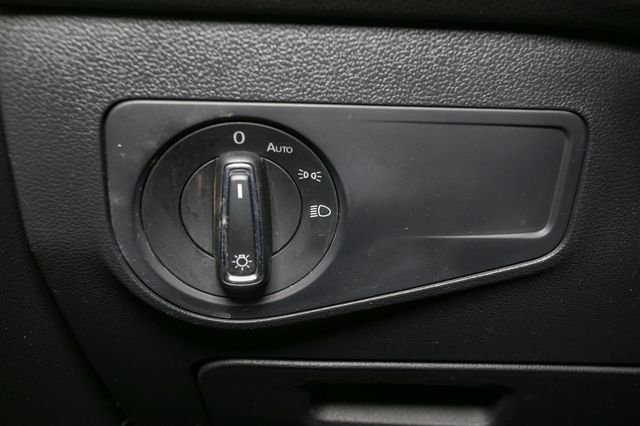 Used 2024  Volkswagen 2.0T SE image 32