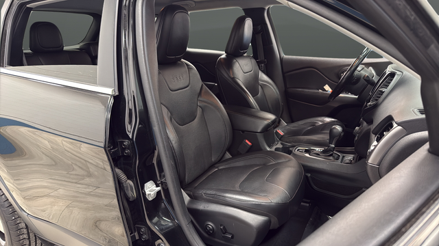 Used 2020 Diamond Black Crystal Pearlcoat Jeep Limited image 24