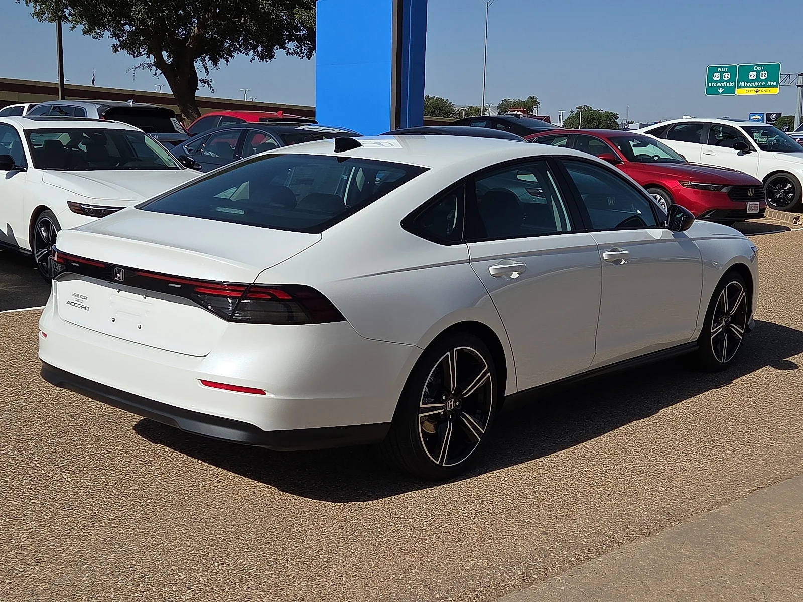 New 2026 Platinum White Pearl Honda SE image 4