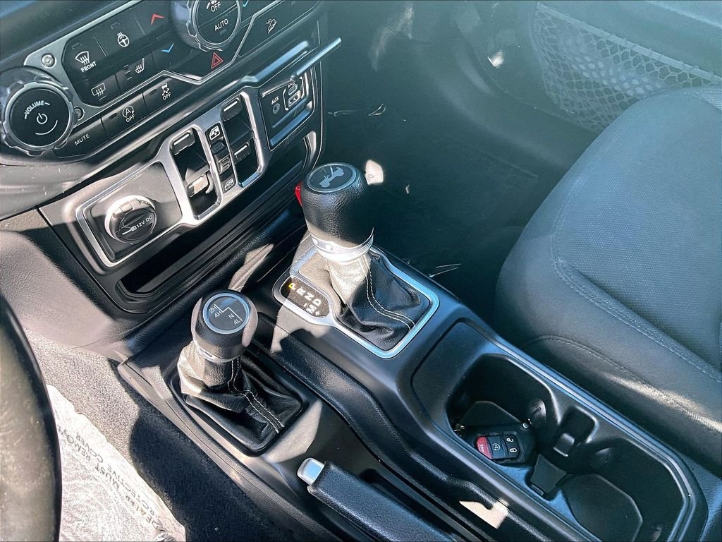 Used 2020 Black Clearcoat Jeep Unlimited Sahara image 16