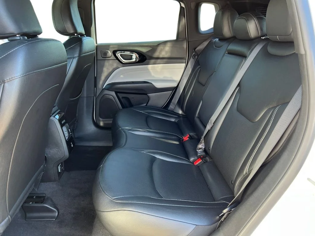 Used 2025 White Jeep Limited image 7